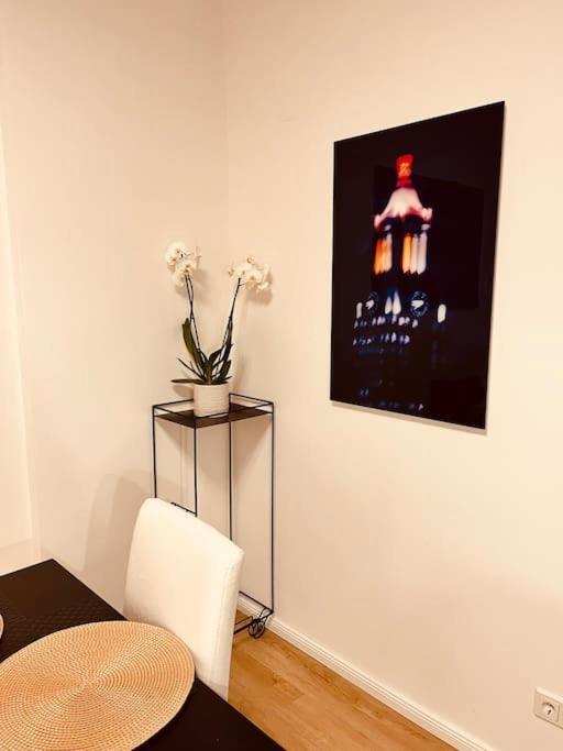 Raum2Go - No1 Modernes Ruhiges 2-Schlafzimmer Apartment City & Park Wiesbaden Exteriör bild